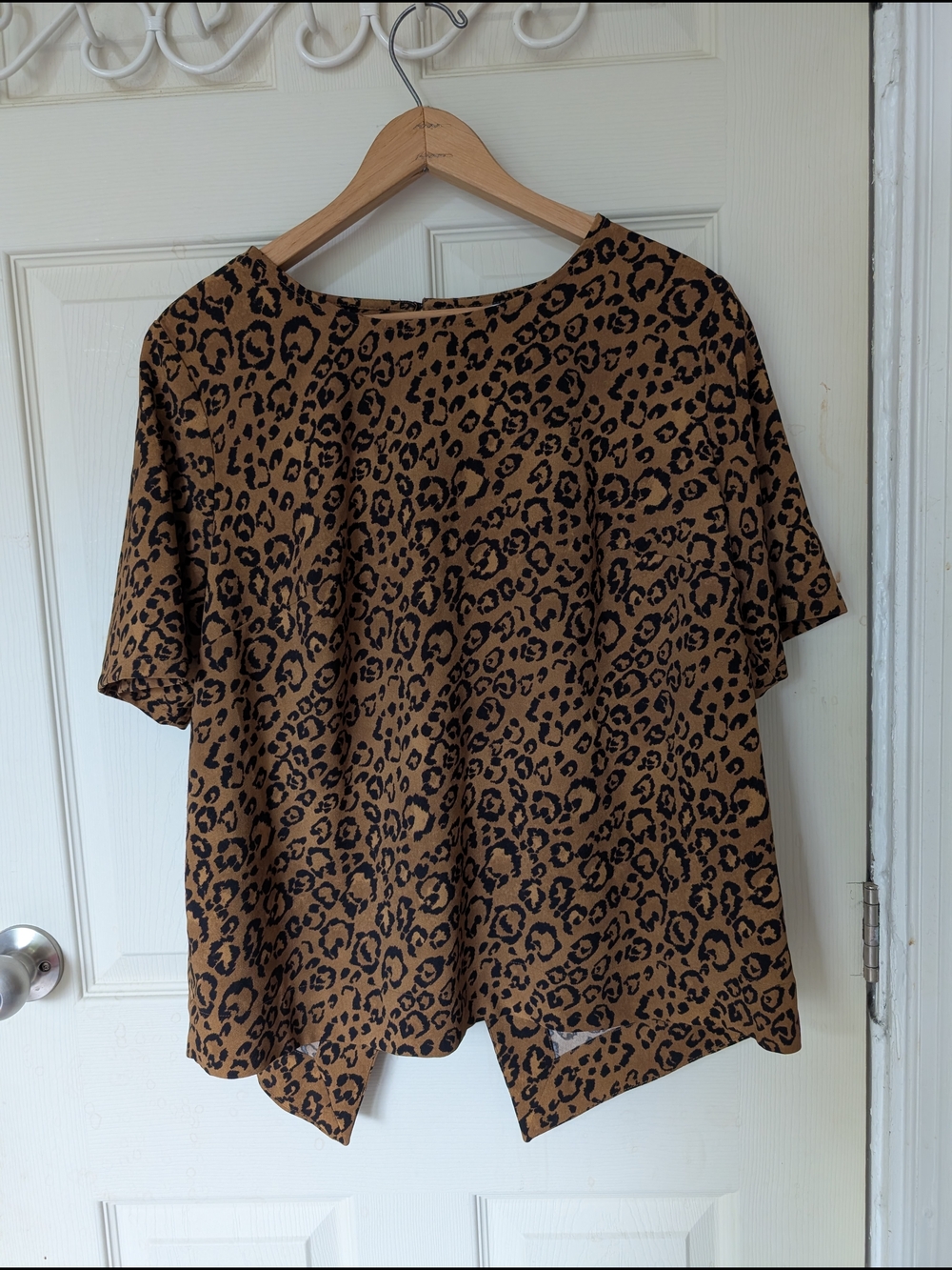Ava & Viv Leopard Print Short Sleeve Open Back Top X/0x
